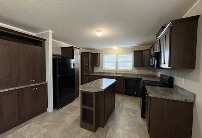 105 Nicole Ct in Howell, MI - Foto de edificio - Building Photo