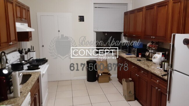 18 Euston St, Unit 3 in Brookline, MA - Foto de edificio - Building Photo