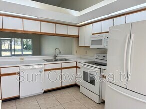 5215 Lochmead Terrace in Zephyrhills, FL - Building Photo - Building Photo