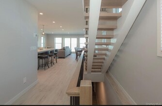 15A Oakhurst Rd in Hampton Bays, NY - Building Photo - Building Photo