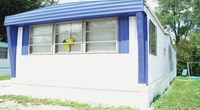 Allen Park Mobile Court in Curtice, OH - Foto de edificio - Building Photo