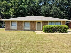 6249 Wares Ferry Rd in Montgomery, AL - Building Photo