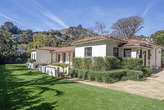 1720 Coldwater Canyon Dr in Beverly Hills, CA - Building Photo - Building Photo