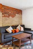 421 Lansdowne Ave, Unit SI ID1531108P in Toronto, ON - Building Photo