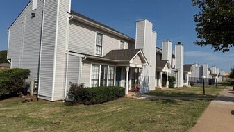 Victoria Park of Edmond in Edmond, OK - Building Photo