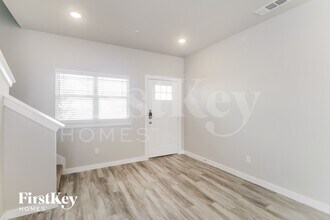 332 Niki Dr in Lewisville, TX - Foto de edificio - Building Photo