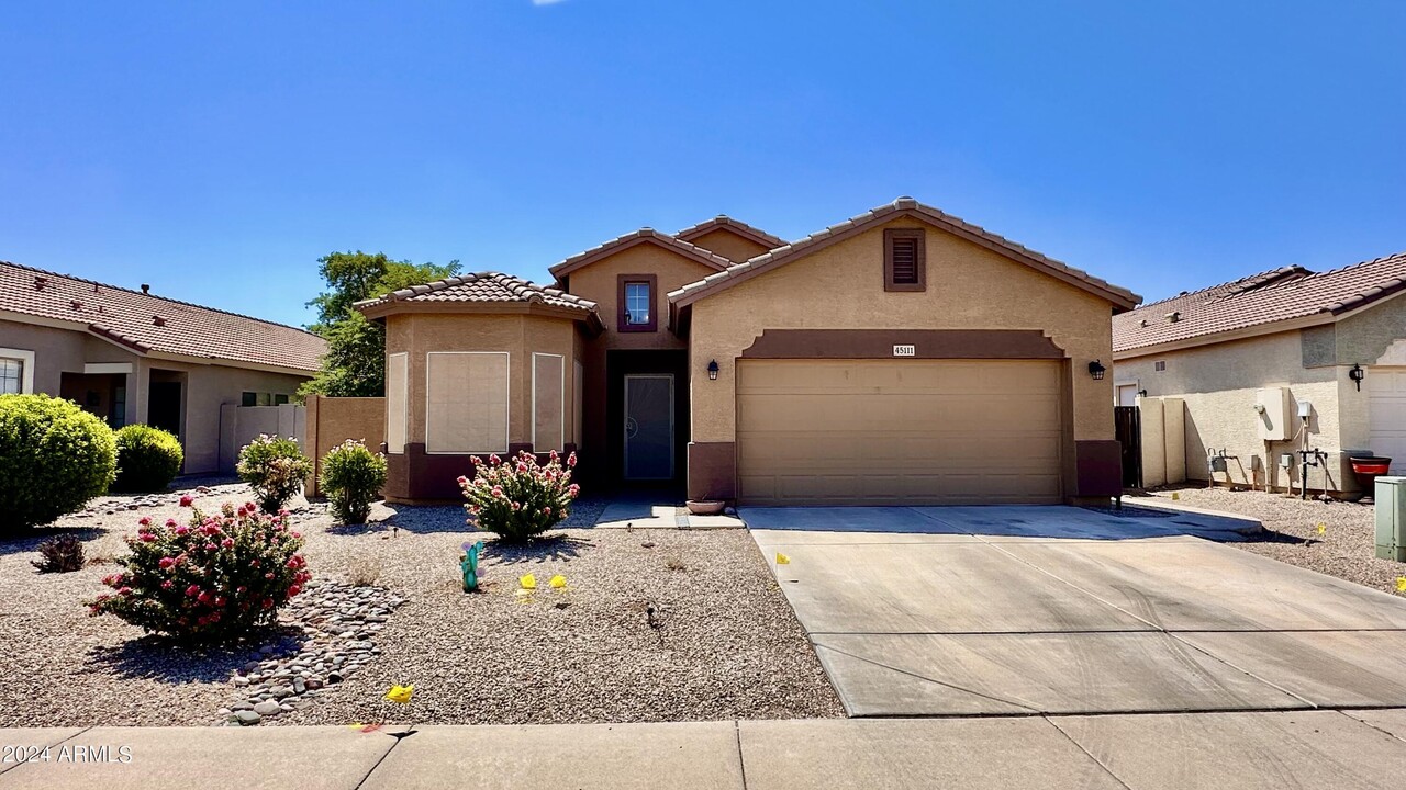 45111 W Paitilla Ln in Maricopa, AZ - Building Photo