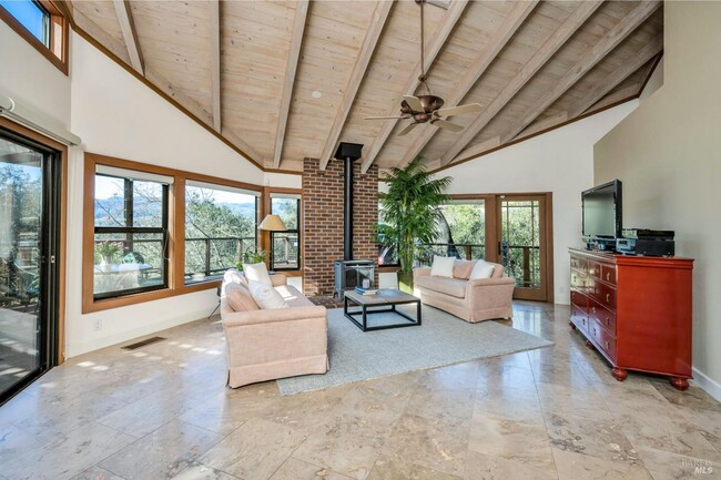 property at 522 Meadowood Ln