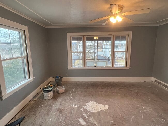 1013 Eagle St, Unit Second floor in Utica, NY - Foto de edificio - Building Photo