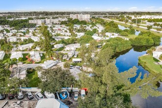 4732 SW 46th Ln in Davie, FL - Building Photo - Building Photo