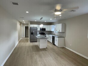 89 East St, Unit #C in Plainville, CT - Building Photo - Building Photo