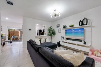 561 NE 5th Terrace in Florida City, FL - Building Photo - Building Photo