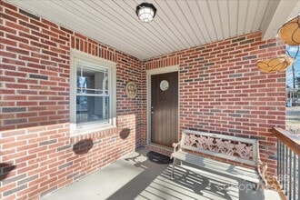 5712 Oak Dr in Charlotte, NC - Building Photo - Building Photo