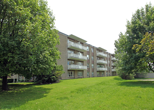 Eccleston Heights in Toronto, ON - Building Photo - Building Photo