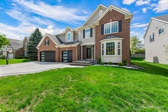 5919 Chatham Dr in Hoffman Estates, IL - Building Photo - Building Photo