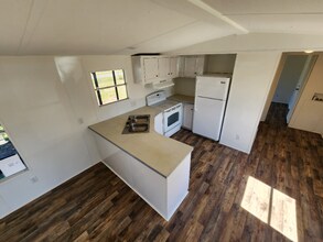 3109 Brockett Rd in Mims, FL - Foto de edificio - Building Photo