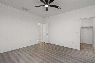 800 Totis Rd in Austin, TX - Building Photo - Building Photo