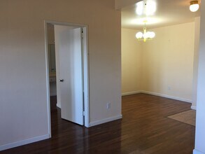 6930 Hyde Park Dr in San Diego, CA - Building Photo - Building Photo