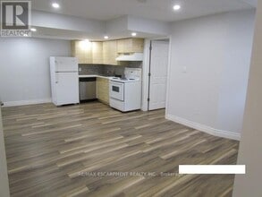 5542 Twelve Mile Trail in Burlington, ON - Building Photo - Building Photo