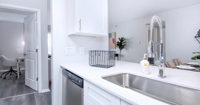 Riverbend Apartments in Indianapolis, IN - Building Photo - Building Photo