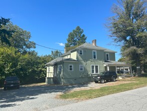 2910 E Bessemer Ave in Greensboro, NC - Building Photo - Building Photo