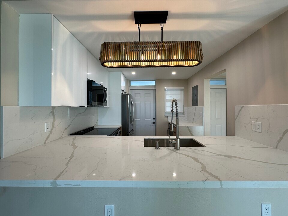 1145 Normandy Dr, Unit 202 in Miami Beach, FL - Building Photo