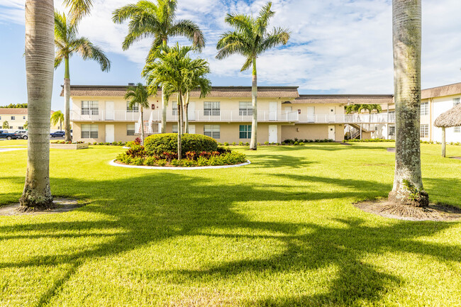 Lauder Ridge Apartments in North Lauderdale, FL - Foto de edificio - Building Photo