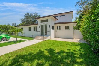 924 NE 109th St in Biscayne Park, FL - Building Photo - Building Photo