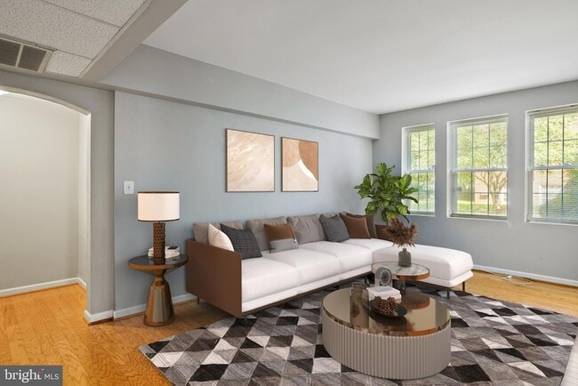 1721 Queens Ln, Unit 1103 in Arlington, VA - Foto de edificio - Building Photo