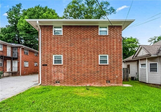 425 Holderness St SW in Atlanta, GA - Building Photo - Building Photo