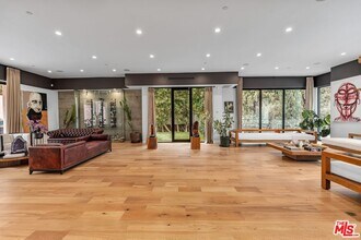 3553 Alana Dr in Los Angeles, CA - Building Photo - Building Photo