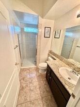 10407 Blythe Ct in Bakersfield, CA - Foto de edificio - Building Photo