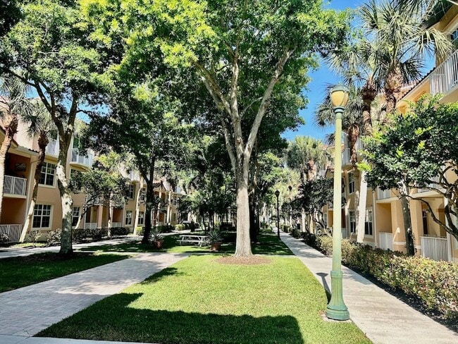 1203 Town Center Dr, Unit 221 in Jupiter, FL - Building Photo - Building Photo