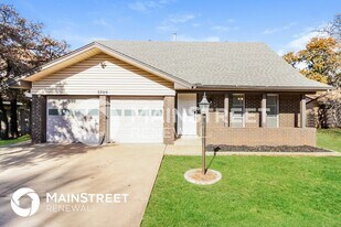 3709 Chetwood Dr in Del City, OK - Building Photo