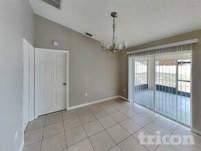 1194 Algoma St, Unit 219 in Deltona, FL - Foto de edificio - Building Photo