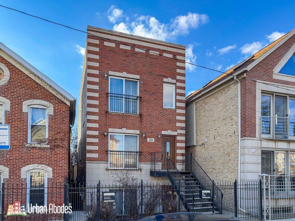 724 N Willard Ct in Chicago, IL - Building Photo