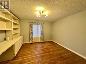 492 Palmtree Crescent in Oshawa, ON - Building Photo - Building Photo