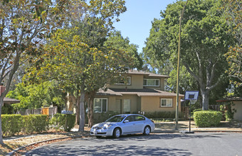 932 Weldwood Ct in Los Gatos, CA - Foto de edificio - Building Photo