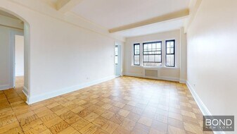 95 Christopher St in New York, NY - Building Photo