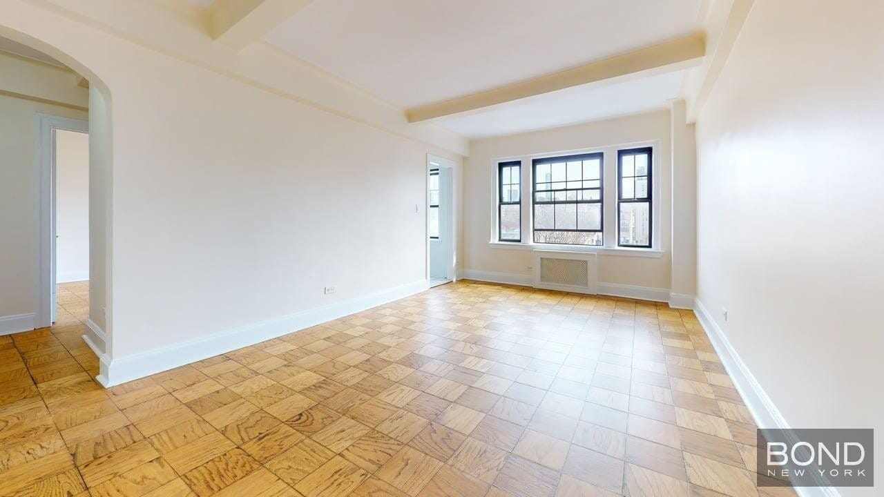95 Christopher St in New York, NY - Building Photo