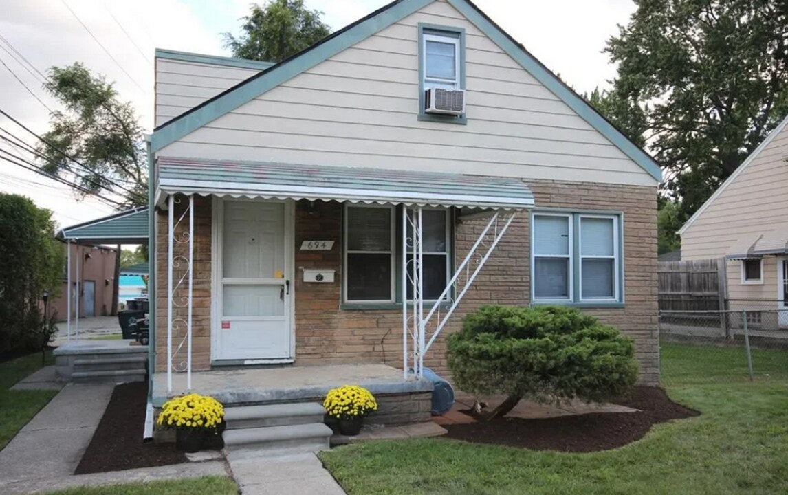 694 Lincoln Ave-Unit -1F in Clawson, MI - Building Photo
