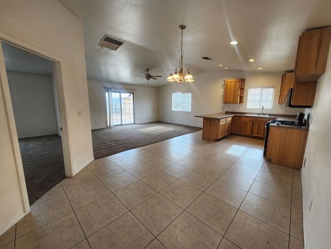 6087 Daisy Ave in Twentynine Palms, CA - Building Photo - Building Photo