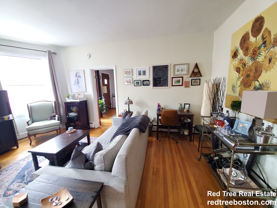 205 Winthrop Rd, Unit 31 in Brookline, MA - Building Photo
