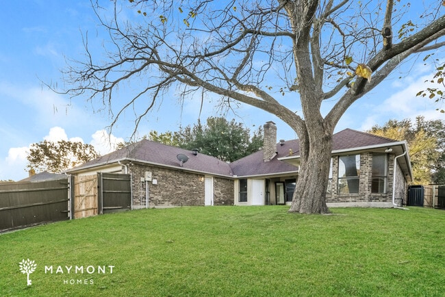 701 Dartbrook Dr in Desoto, TX - Building Photo - Building Photo