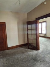 129 N Jefferson St in Mount Pleasant, IA - Foto de edificio - Building Photo