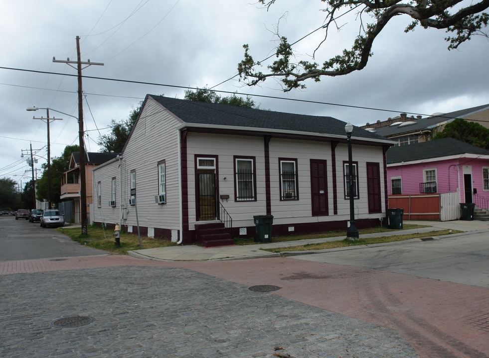 900 Josephine Dr in New Orleans, LA - Building Photo