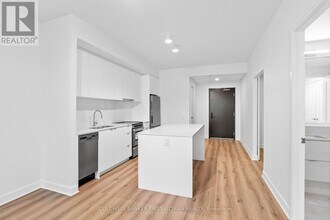 115 Echo Dr in Ottawa, ON - Building Photo - Building Photo