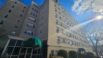 6010 JFK Blvd E in West New York, NJ - Building Photo