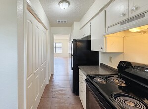 1026 Southmoor Dr in Arlington, TX - Foto de edificio - Building Photo