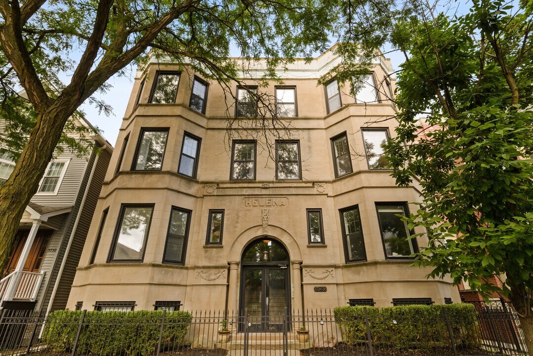 3734 N Clifton Ave in Chicago, IL - Building Photo